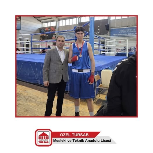 Ankara ili genelinde düzenlenen boks turnuvasında Ankara 2.si olarak bizleri gururlandıran öğrencimiz Ahmet Burak Arıkan’ı tebrik ediyor, başarılarının devamını diliyoruz. 🥊🔥
